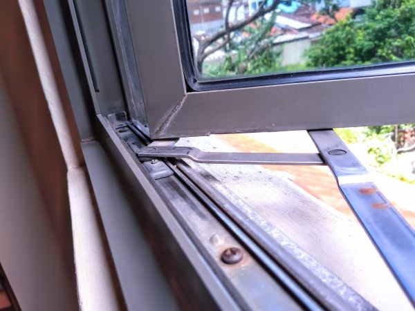 Cost of Hinged Window Replacement in Lebanon